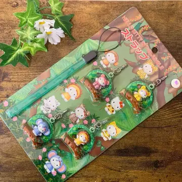 레어 HELLO KITTY IN THE JUNGLE 스트랩