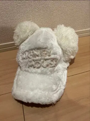 귀도리 모자 화이트