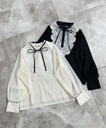 Anmile 요크 레이스 쉬폰 블라우스