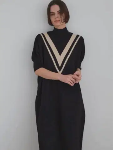 루피 [ 새상품 ] 블랙 V넥 롱 원피스 사이즈 0