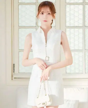 JEWELS 트위드 슬리브리스 프론트 지퍼 미니 드레스 새상품급