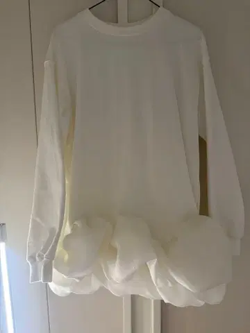 eimy istoire 프릴 장식 화이트 상의