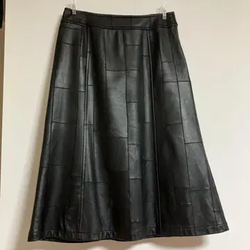 [ STYLE ME ] 블랙 가죽 플레어 스커트 무릎 기장