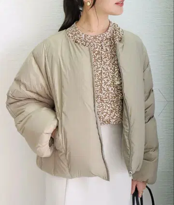 [ 새상품 미사용 ] 나일론 숏 기장 다운 페더 자켓 베이지