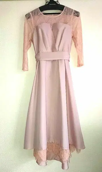 [ 새상품급 ] 차분한 핑크 피쉬테일 드레스 (착용컷 있음)