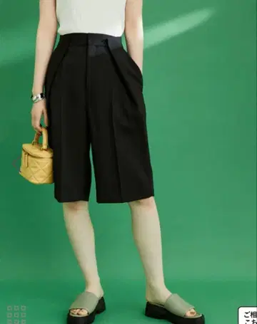 ADAM ET ROPE' 사이드 턱 하프 팬츠