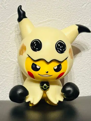 미미큐를 입은 피카츄 코스프레 피규어