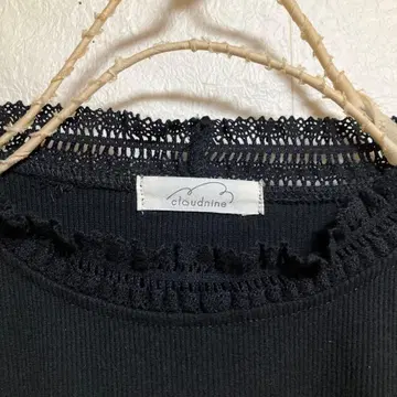 cloudnine 블랙 긴팔 프릴 상의 새상품