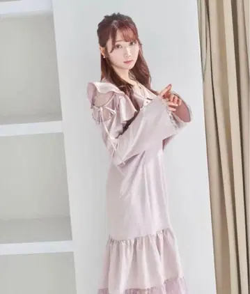 로제 뮤즈 raffle slit lace switching dress