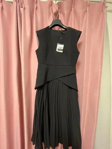 Saturday Club 블랙 슬리브리스 원피스