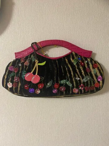 씽크비! 체리형 참 비즈 자수 핸드백