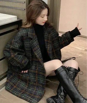 루즈 실루엣 체크 무늬 숏코트 여성용