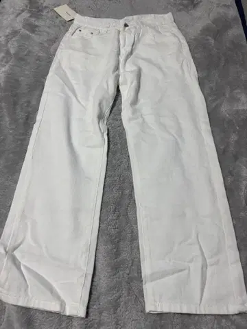 화이트 데님 스트레이트 팬츠