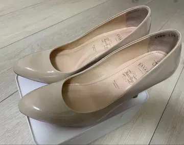 11/23까지 BANKER tokyo 에나멜 펌프스