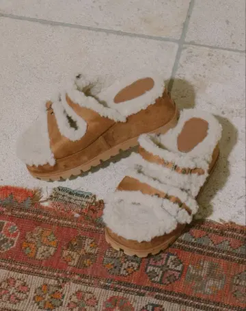 다리치 페이크 무스탕 벨트 슬립온 CAM M