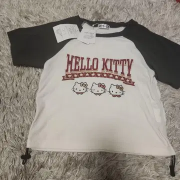 헬로 키티 프린트 래글런 티셔츠 M 사이즈