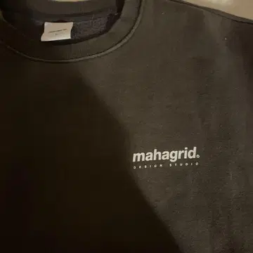 mahargrid. 디자인 스튜디오 로고 맨투맨