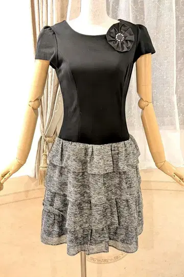 엠즈 그레이시 원피스 38 블랙 그레이 라메 코사지 탈부착 가능