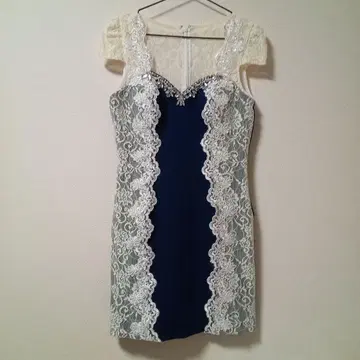 네이비 레이스 장식 드레스