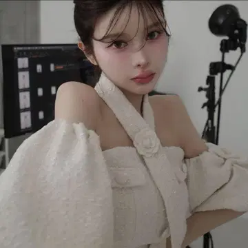 Darich 홀터넥 오프숄더 트위드 상의