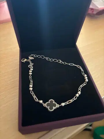 BLACK&WHITE 클로버 모양 팔찌