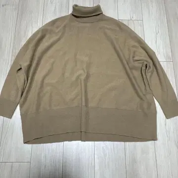 미라 오웬 울 캐시미어 브랜드 터틀넥 니트 브라운