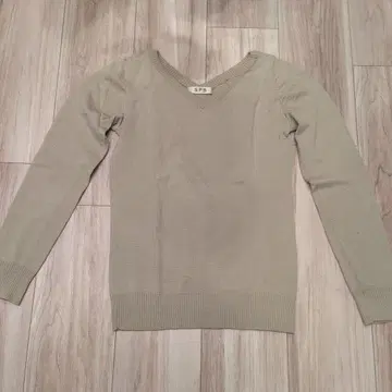 SPB 베이지 V넥 긴팔 니트