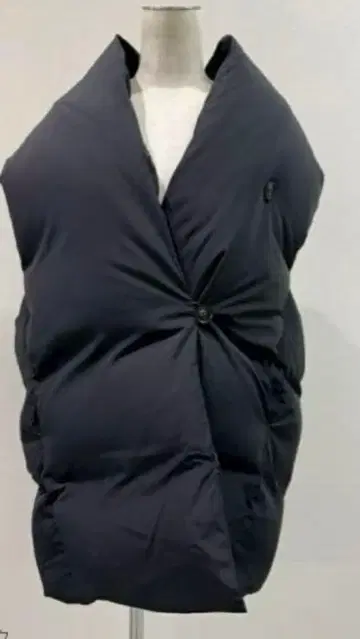 이번 시즌 신상 CYAN TOKYO 스톨 라이크 다운 베스트