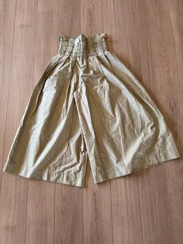 다니엘라 그레지스의 팬츠