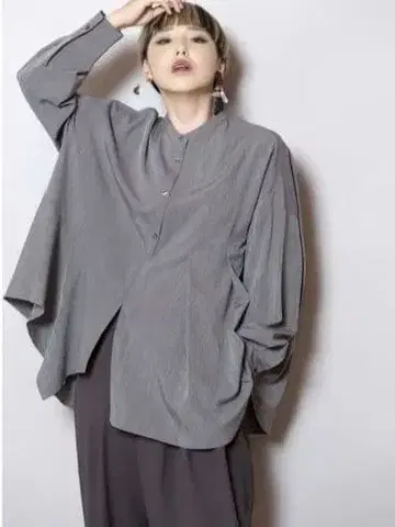 오스모시스 비대칭 블라우스