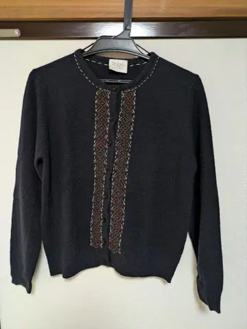 Yuni 자수 장식 네이비 가디건