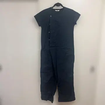 UNIVERSAL TISSU 네이비 반팔 올인원