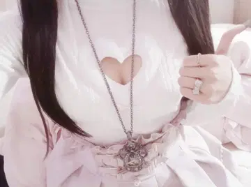 지뢰계 양산형 가슴 트임 스웨터