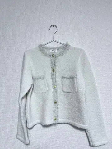 화이트 후와후와 자켓