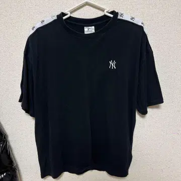 NY 로고 포함 블랙 티셔츠 M