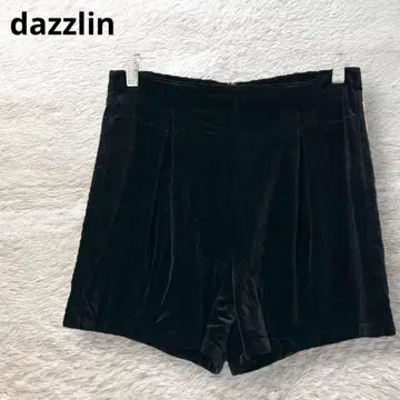 dazzlin 벨로아 퀼팅 숏팬츠 턱 디테일 허리밴딩 블랙