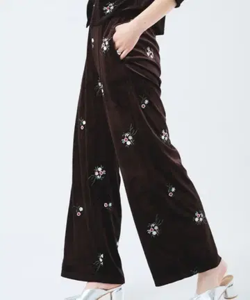 Muscat 플라워 자수 벨로아 이지 팬츠