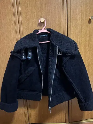 EMODA 숏 페이크 무스탕 블루종