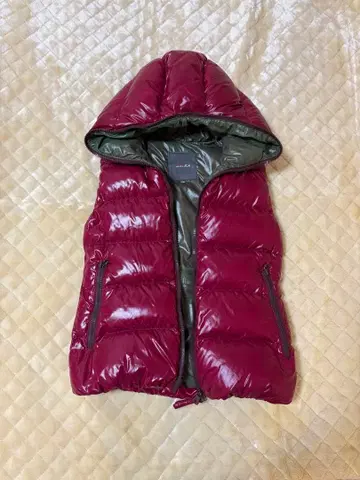 DUVETICA 버건디 다운 베스트 38