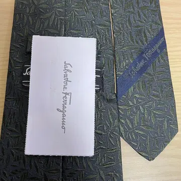 새상품 살바토레 페라가모 넥타이