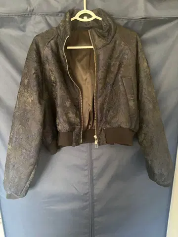 자카드 누빔 숏 블루종 네이비 HARE