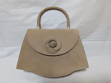 다이애나 베이지 스웨이드 핸드백 플라워 모티브