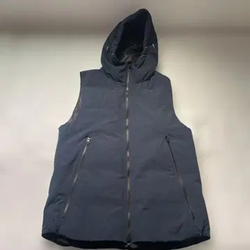 네이비 후드 부착 다운 베스트