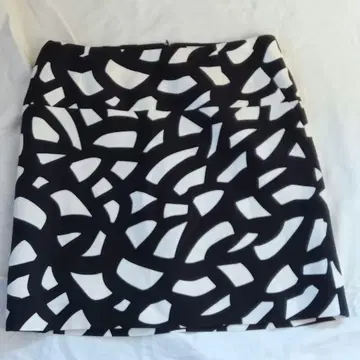 어도어 타이트 스커트 무릎 위 올 패턴 미니 루즈핏 블랙 40