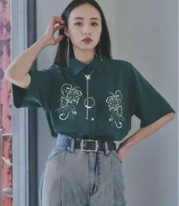 HARE 트로미시슈 미들 셔츠 그린 (완판템)