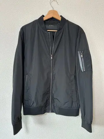 ZARA 블랙 MA-1 자켓 M 사이즈
