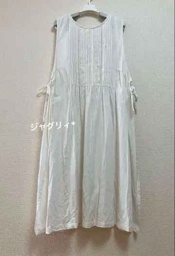 에이프런 원피스 사이드 열림 리본 화이트 레이어드