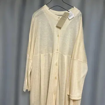 사만사 모스모스 크림색 버튼 달린 긴팔 가디건 원피스