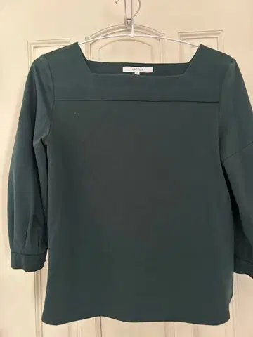 UNTITLED 다크 그린 오부 소매 상의