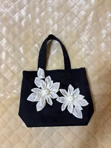 포테치노 블랙 꽃 모티브 토트백